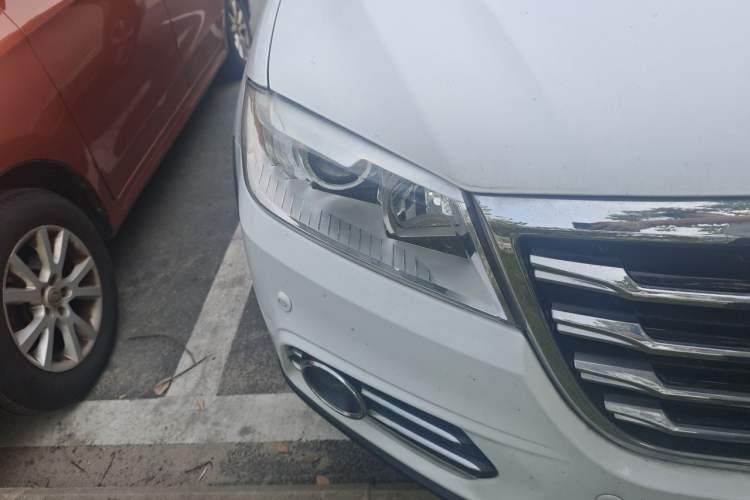 Used Haval H6 2015 Revised Version Sport Edition 1.5T Manual Transmission Two-Wheel Drive Elite Grade Right Front Headlight
