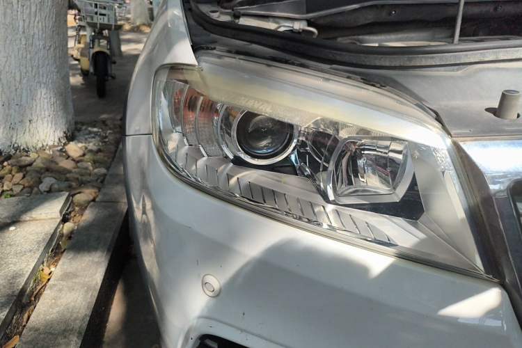 Used Haval H6 2015 Sport Edition 1.5T Automatic Two-Wheel Drive Luxury Model Right Front Headlight