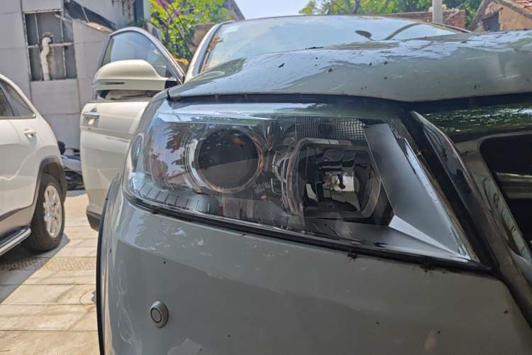 Used Haval H6 2015 Revised Version Sport Edition 1.5T Manual Transmission Two-Wheel Drive Elite Grade Right Front Headlight