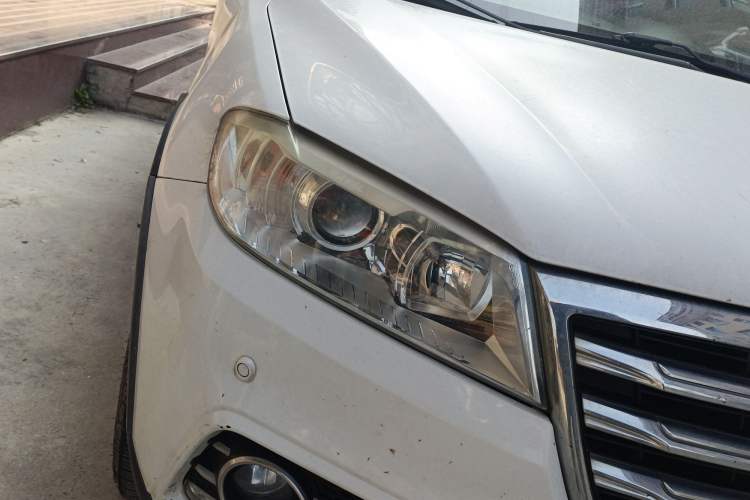 Used Haval H6 2015 Revised Version Sport Edition 1.5T Manual Transmission Two-Wheel Drive Elite Grade Right Front Headlight