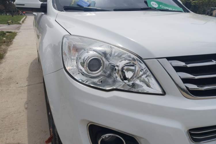 Used Haval H6 2015 Upgraded Model 1.5T Manual Two-Wheel Drive Elite Version Right Front Headlight