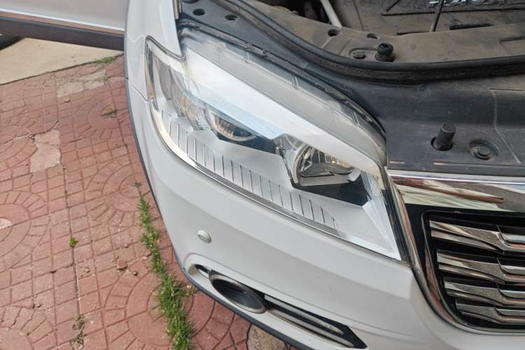 Used Haval H6 2015 Revised Version Sport Edition 1.5T Manual Transmission Two-Wheel Drive Elite Grade Right Front Headlight