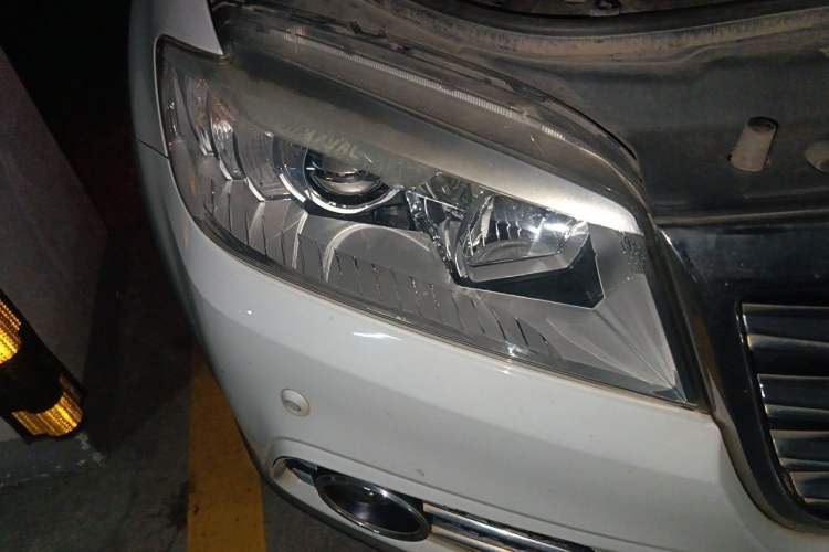 Used Haval H6 2015 Sport Edition 1.5T Automatic Two-Wheel Drive Luxury Model Right Front Headlight