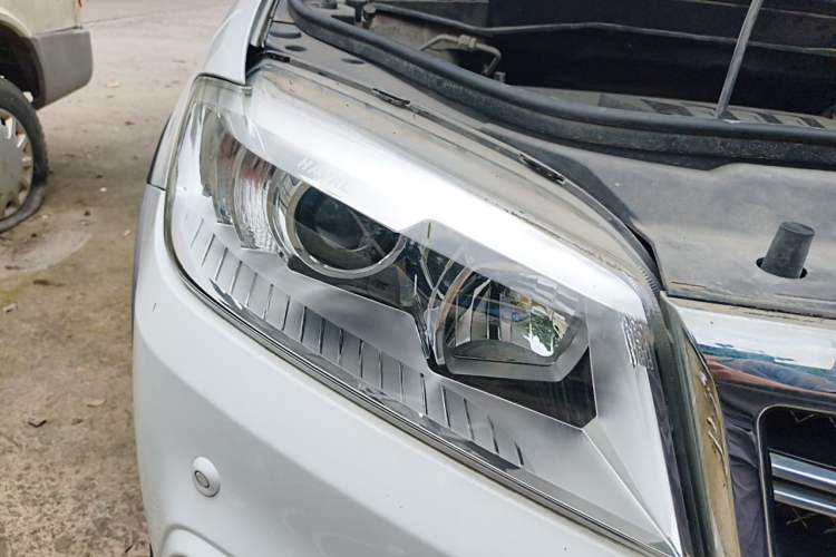 Used Haval H6 2015 Upgraded Model 1.5T Manual Two-Wheel Drive Prestige Version Right Front Headlight