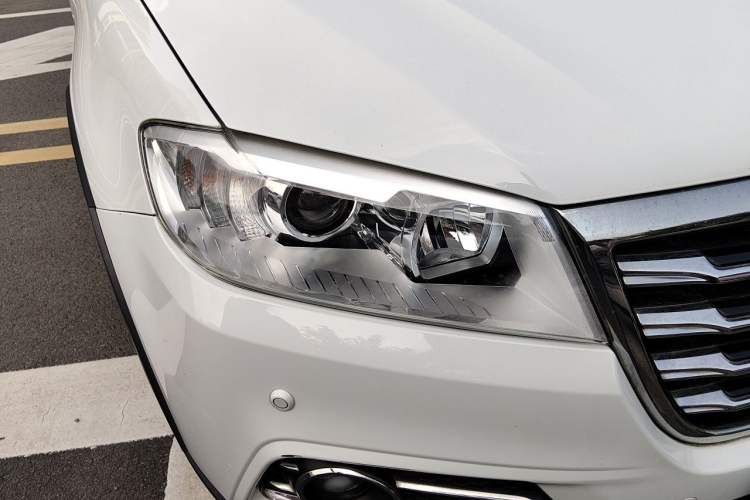 Used Haval H6 2015 Sport Edition 1.5T Automatic Two-Wheel Drive Luxury Model Right Front Headlight