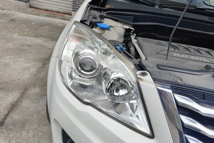Used Haval H6 2015 Upgraded Model 1.5T Manual Two-Wheel Drive Elite Version Right Front Headlight