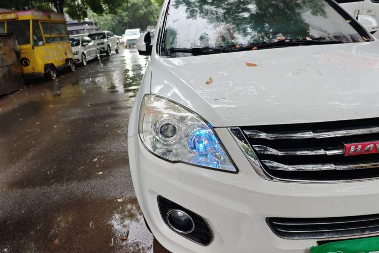 Used Haval H6 2015 Upgraded Model 1.5T Manual Two-Wheel Drive Elite Version Right Front Headlight
