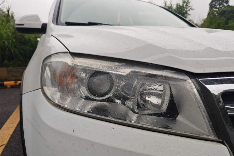 Used Haval H6 2015 Sport Edition 1.5T Automatic Two-Wheel Drive Luxury Model Right Front Headlight