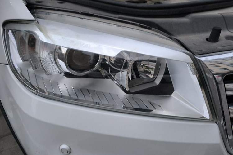 Used Haval H6 2015 Sport Edition 1.5T Automatic Two-Wheel Drive Luxury Model Right Front Headlight