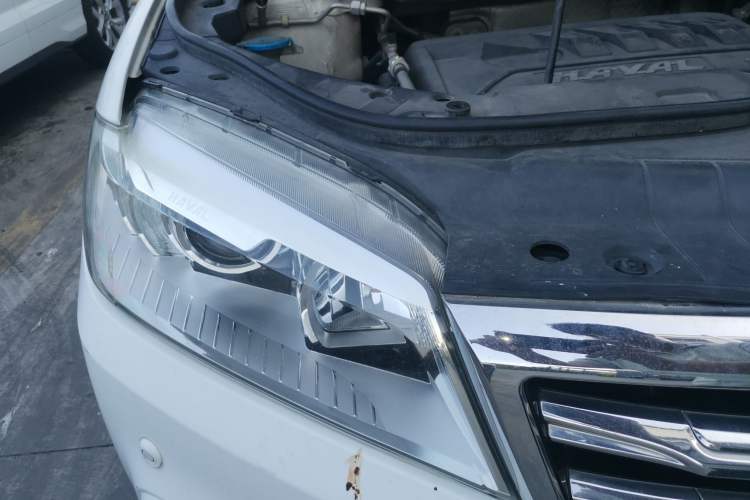 Used Haval H6 2015 Sport Edition 1.5T Automatic Two-Wheel Drive Luxury Model Right Front Headlight