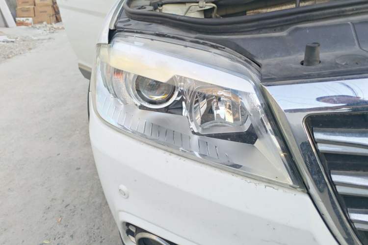 Used Haval H6 2015 Revised Version Sport Edition 1.5T Manual Transmission Two-Wheel Drive Elite Grade Right Front Headlight