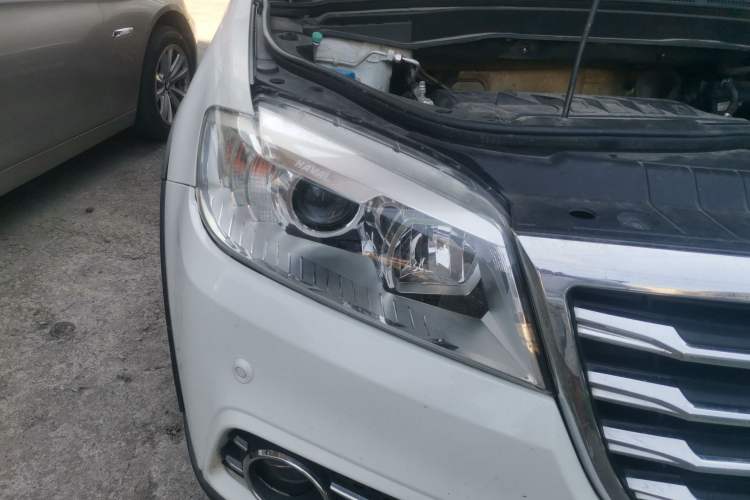 Used Haval H6 2015 Sport Edition 1.5T Automatic Two-Wheel Drive Luxury Model Right Front Headlight
