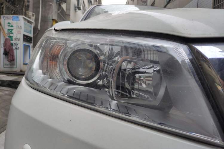 Used Haval H6 2015 Sport Edition 1.5T Automatic Two-Wheel Drive Luxury Model Right Front Headlight