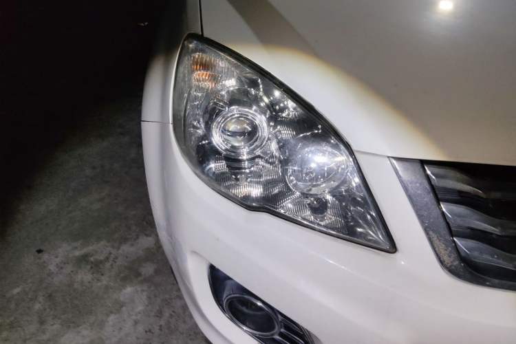 Used Haval H6 2015 Upgraded Model 1.5T Manual Two-Wheel Drive Elite Version Right Front Headlight
