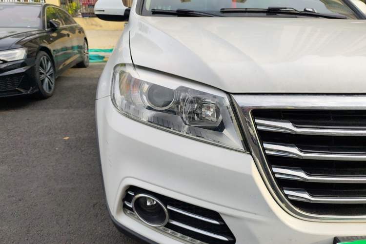 Used Haval H6 2015 Sport Edition 1.5T Automatic Two-Wheel Drive Luxury Model Right Front Headlight