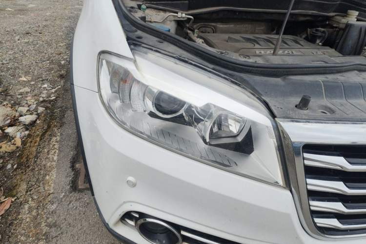 Used Haval H6 2015 Sport Edition 1.5T Automatic Two-Wheel Drive Luxury Model Right Front Headlight