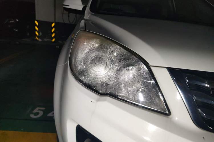 Used Haval H6 2015 Upgraded Model 1.5T Manual Two-Wheel Drive Elite Version Right Front Headlight