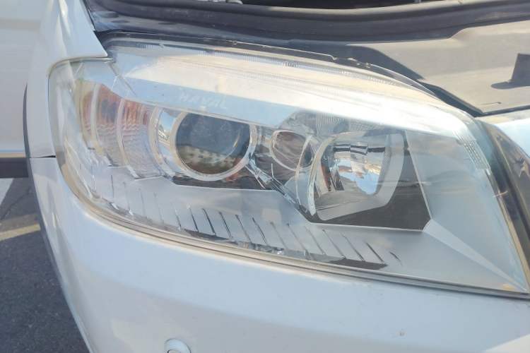 Used Haval H6 2015 Sport Edition 1.5T Automatic Two-Wheel Drive Luxury Model Right Front Headlight