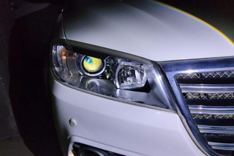 Used Haval H6 2015 Upgraded Model 1.5T Manual Two-Wheel Drive Elite Version Right Front Headlight
