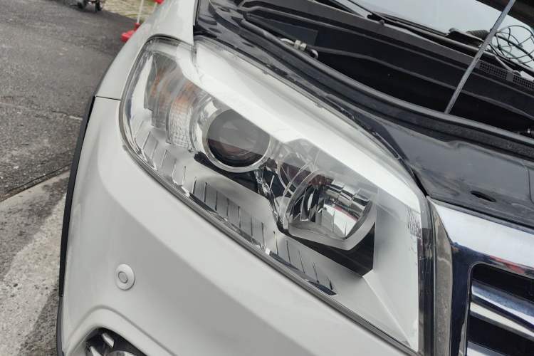 Used Haval H6 2015 Sport Edition 1.5T Automatic Two-Wheel Drive Luxury Model Right Front Headlight