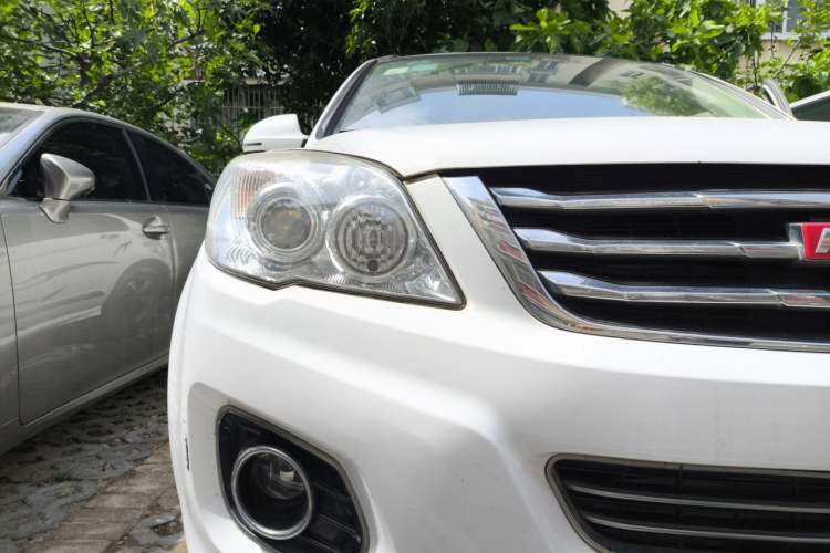 Used Haval H6 2015 Upgraded Model 1.5T Manual Two-Wheel Drive Elite Version Right Front Headlight