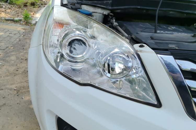 Used Haval H6 2015 Upgraded Model 1.5T Manual Two-Wheel Drive Elite Version Right Front Headlight
