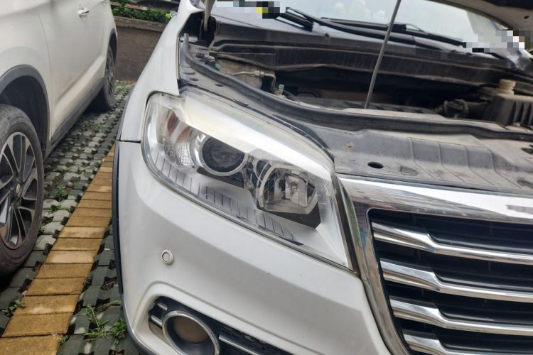 Used Haval H6 2015 Sport Edition 1.5T Automatic Two-Wheel Drive Luxury Model Right Front Headlight