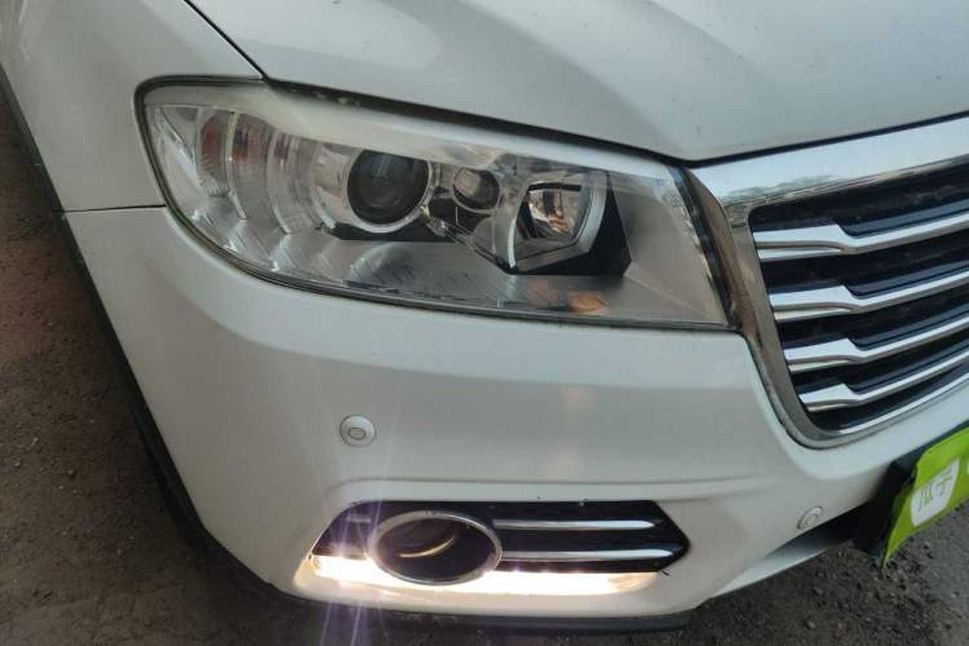 Used Haval H6 2015 Sport Edition 1.5T Automatic Two-Wheel Drive Luxury Model Right Front Headlight