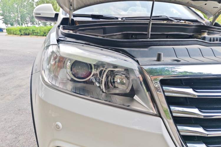 Used Haval H6 2015 Sport Edition 1.5T Automatic Two-Wheel Drive Luxury Model Right Front Headlight