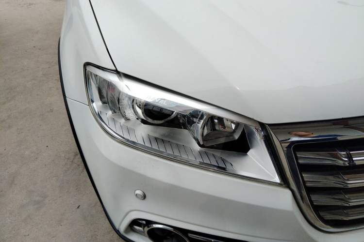 Used Haval H6 2015 Revised Version Sport Edition 1.5T Manual Transmission Two-Wheel Drive Elite Grade Right Front Headlight
