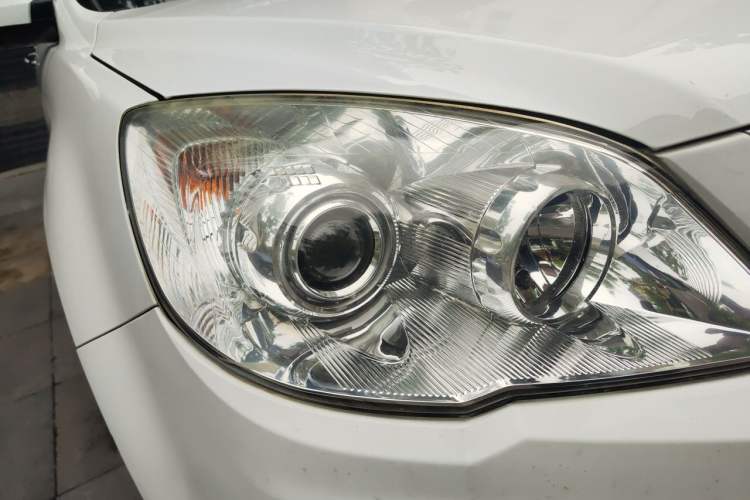 Used Haval H6 2015 Upgraded Model 1.5T Manual Two-Wheel Drive Elite Version Right Front Headlight