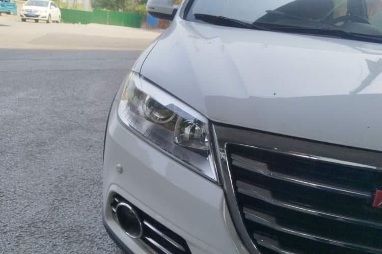 Used Haval H6 2015 Sport Edition 1.5T Automatic Two-Wheel Drive Luxury Model Right Front Headlight