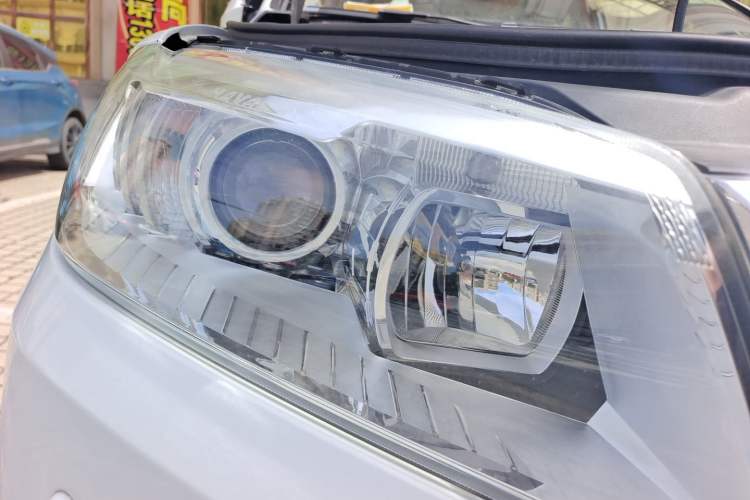 Used Haval H6 2015 Sport Edition 1.5T Automatic Two-Wheel Drive Luxury Model Right Front Headlight