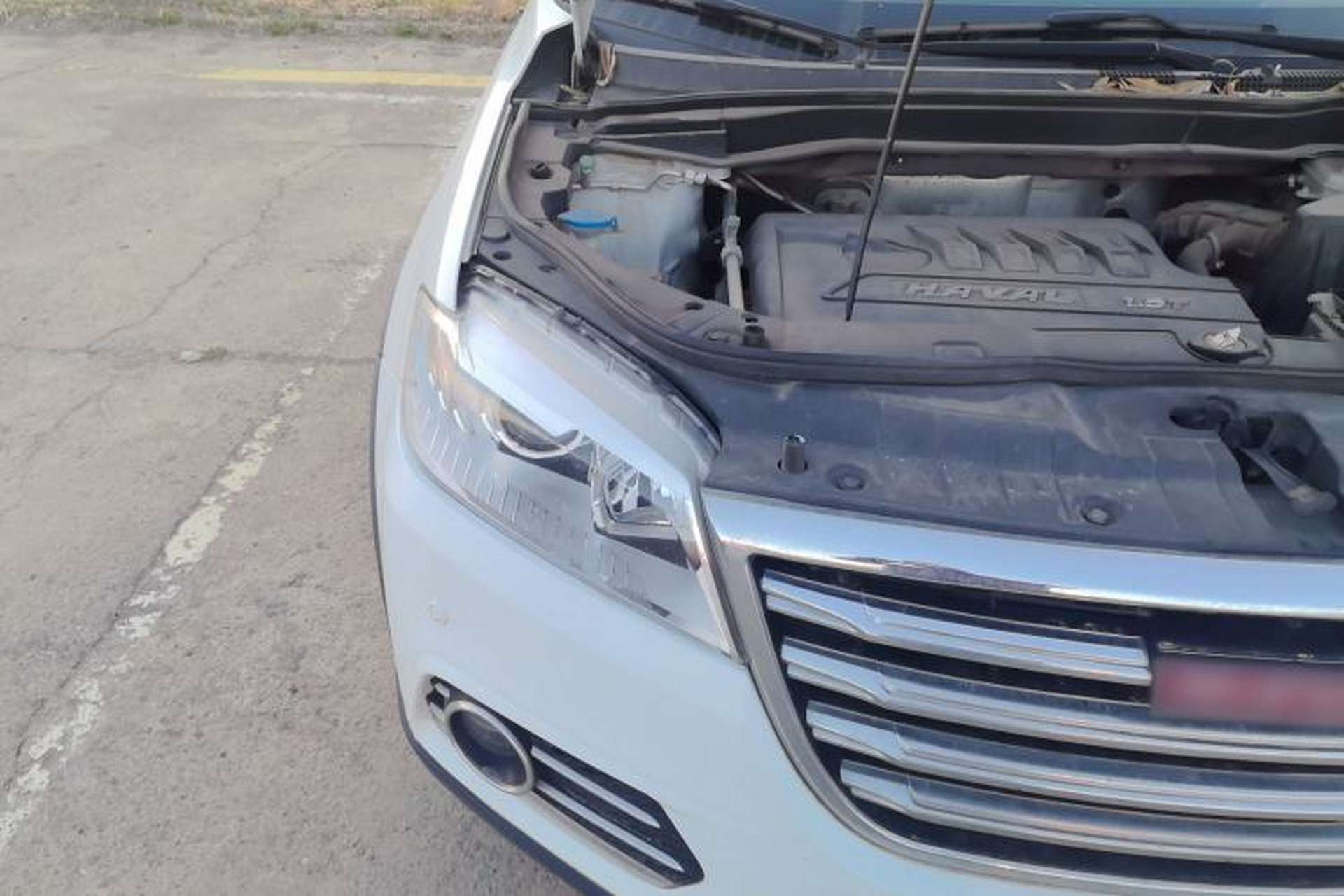 Used Haval H6 2015 Revised Version Sport Edition 1.5T Manual Transmission Two-Wheel Drive Elite Grade Right Front Headlight