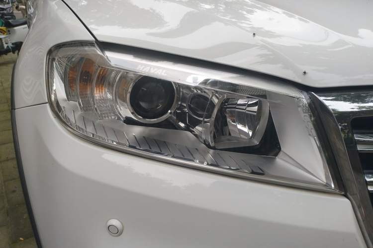 Used Haval H6 2015 Sport Edition 1.5T Automatic Two-Wheel Drive Luxury Model Right Front Headlight