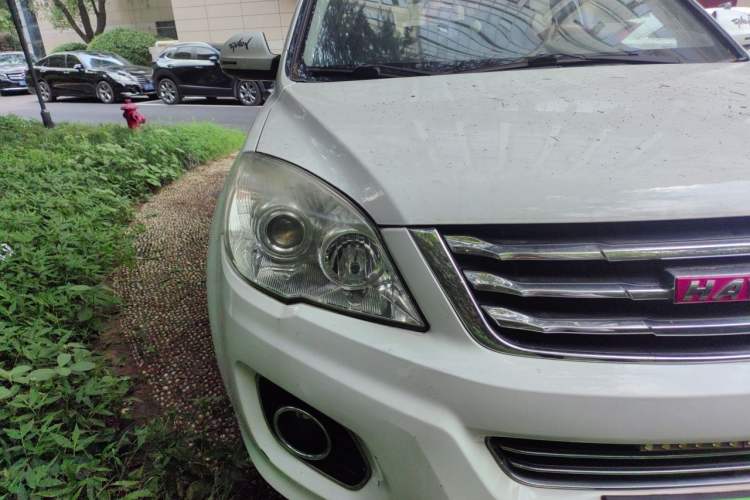 Used Haval H6 2015 Upgraded Model 1.5T Manual Two-Wheel Drive Elite Version Right Front Headlight