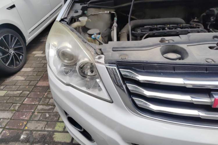 Used Haval H6 2015 Upgraded Model 1.5T Manual Two-Wheel Drive Elite Version Right Front Headlight