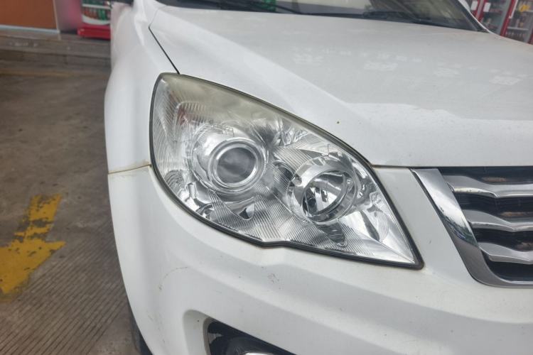 Used Haval H6 2015 Upgraded Model 1.5T Manual Two-Wheel Drive Elite Version Right Front Headlight