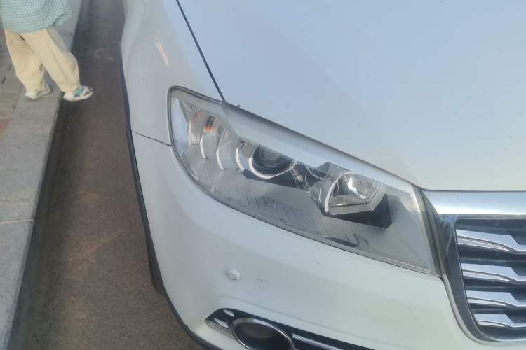 Used Haval H6 2015 Sport Edition 1.5T Automatic Two-Wheel Drive Luxury Model Right Front Headlight