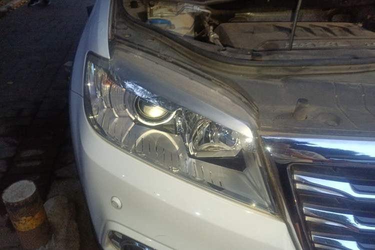 Used Haval H6 2015 Sport Edition 1.5T Automatic Two-Wheel Drive Luxury Model Right Front Headlight