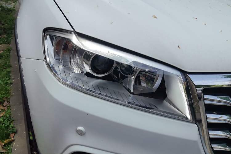 Used Haval H6 2015 Sport Edition 1.5T Automatic Two-Wheel Drive Luxury Model Right Front Headlight