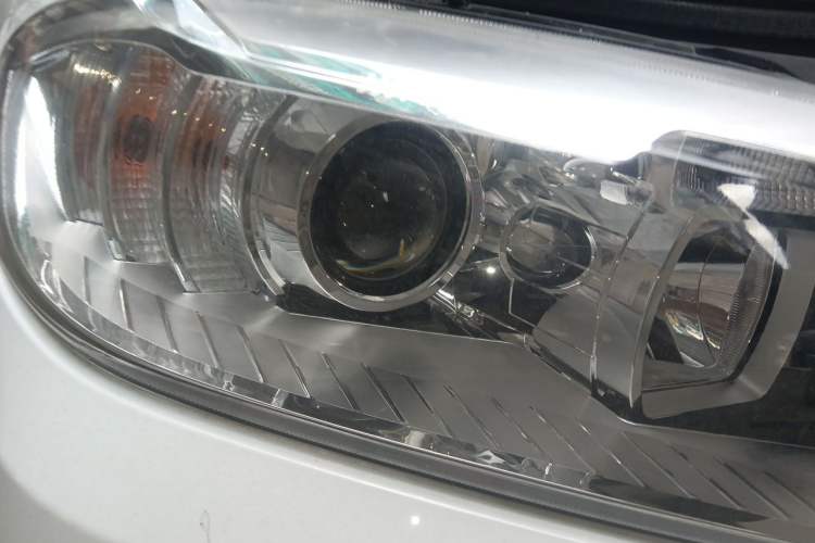 Used Haval H6 2015 Sport Edition 1.5T Automatic Two-Wheel Drive Luxury Model Right Front Headlight