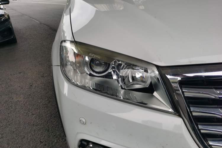 Used Haval H6 2015 Revised Version Sport Edition 1.5T Manual Transmission Two-Wheel Drive Elite Grade Right Front Headlight