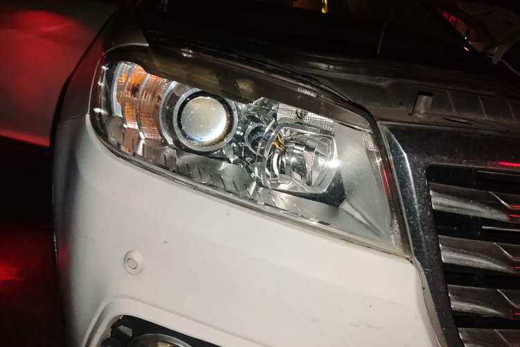 Used Haval H6 2015 Revised Version Sport Edition 1.5T Manual Transmission Two-Wheel Drive Elite Grade Right Front Headlight