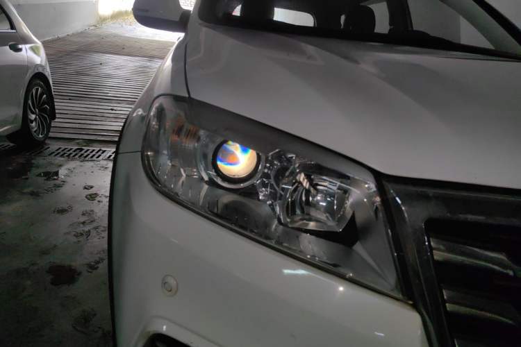 Used Haval H6 2015 Sport Edition 1.5T Automatic Two-Wheel Drive Luxury Model Right Front Headlight