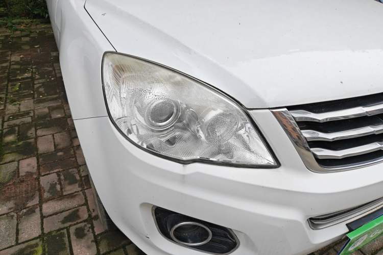 Used Haval H6 2015 Upgraded Model 1.5T Manual Two-Wheel Drive Elite Version Right Front Headlight