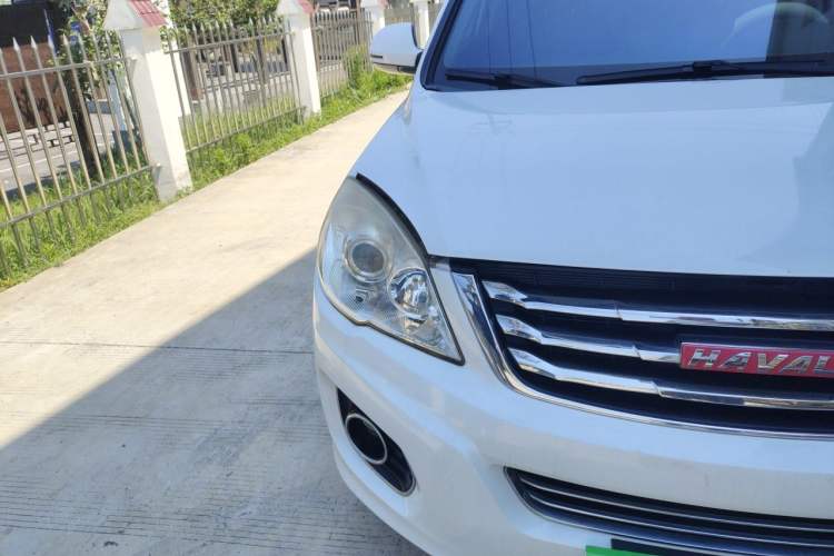 Used Haval H6 2015 Upgraded Model 1.5T Manual Two-Wheel Drive Elite Version Right Front Headlight