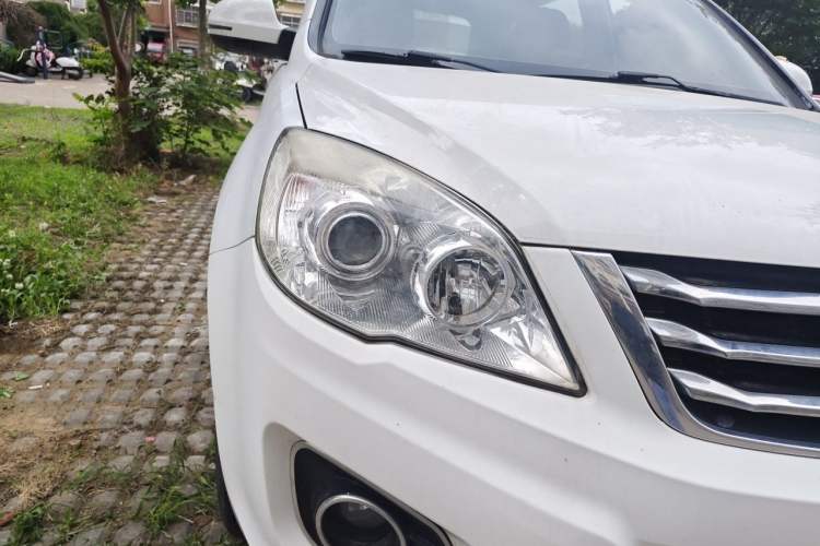 Used Haval H6 2015 Upgraded Model 1.5T Manual Two-Wheel Drive Elite Version Right Front Headlight