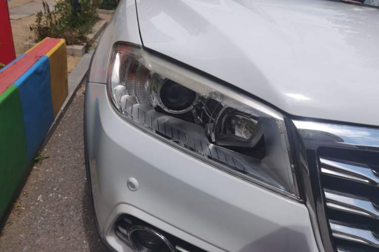 Used Haval H6 2015 Sport Edition 1.5T Automatic Two-Wheel Drive Luxury Model Right Front Headlight