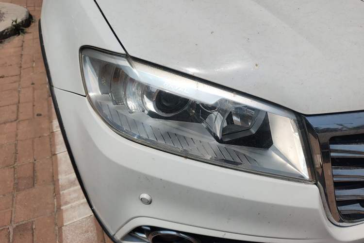 Used Haval H6 2015 Sport Edition 1.5T Automatic Two-Wheel Drive Luxury Model Right Front Headlight